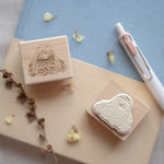 shō Little Happiness Rubber Stamp - Reading in Sunflower Field